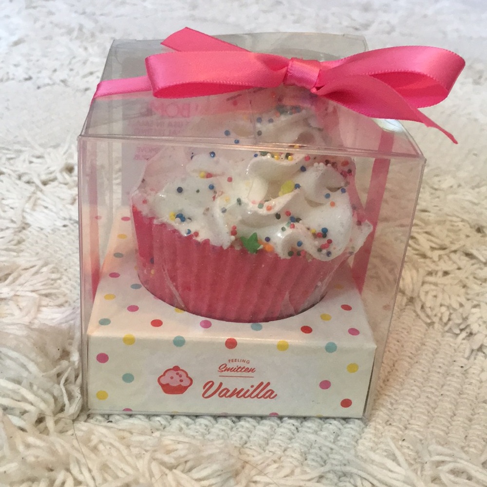 Bath-bomb cupcake scented